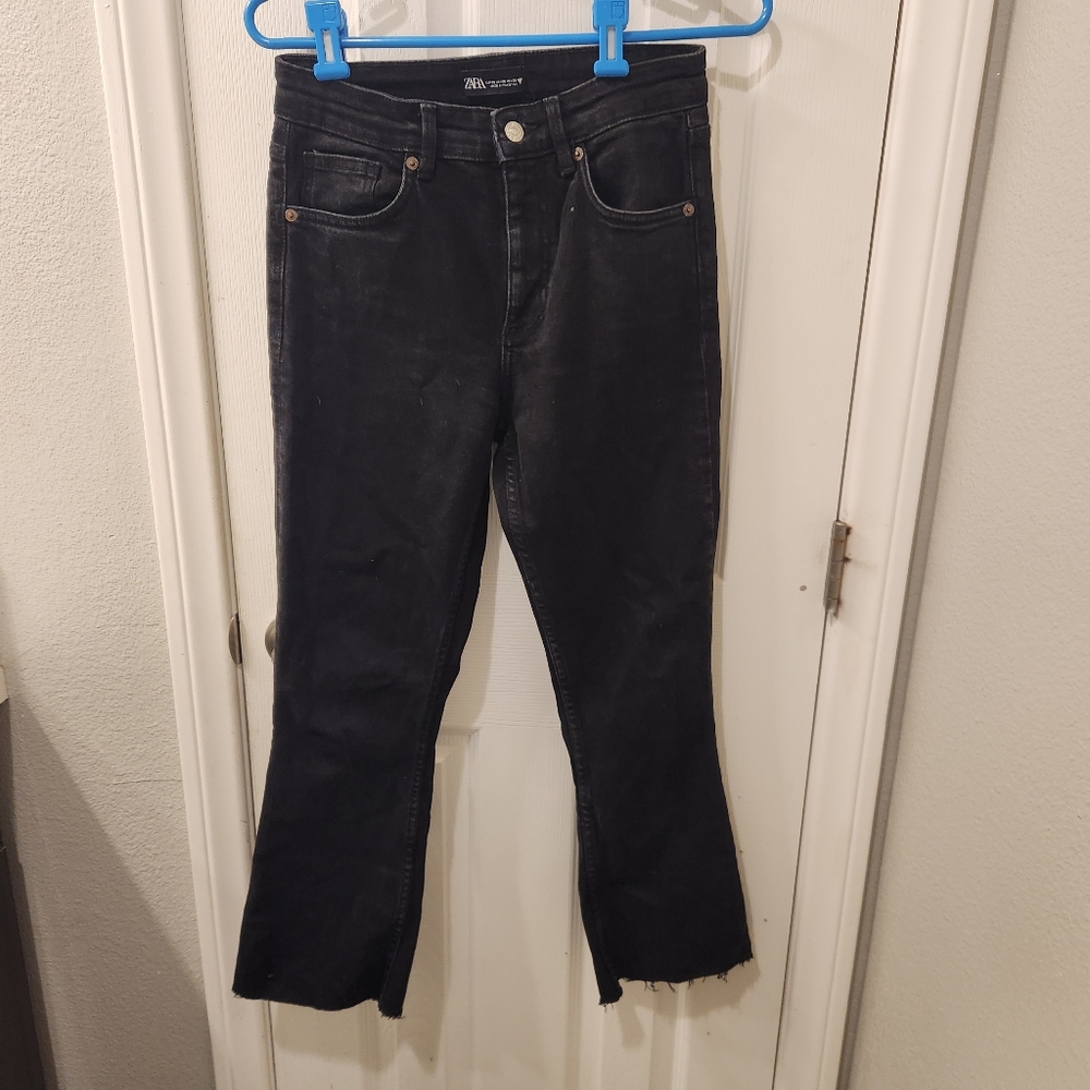 Zara FLARED CROPPED HIGH WAIST JEANS size 6